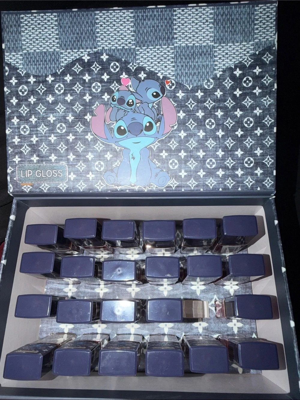 This is a Yylejs Pretty lip gloss set | 23 pc set with hard case and faux Pearls